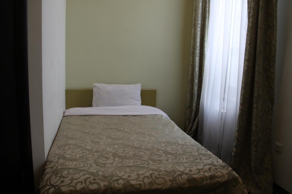 Tiflis Ξενοδοχείο Αλμάτι Δωμάτιο φωτογραφία